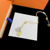 Luxury v Brand Classic Designer hanger kettingen goud zilver 2 kleuren tags sleutelbeen ketting ketting trouwfeestje sieraden voor vrouwen