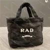 Designer Teddy Totes Borse da donna più grandi Shopper Fashion Borse soffici a pile ad anello Borse a tracolla di lusso Donna Fuzzy Shopping Tote Purses 2022