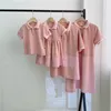 Roupas familiares combinando roupas p￳lo camisa polo-filho vestido de ver￣o fam￭lia de tr￪s e quatro camisetas de mangas curtas 220914
