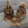 Boinas invierno moda leopardo Jacquard sombrero y bufanda conjunto de guantes mujeres forro polar pompón Beanie Snood con manoplas a juego 3 uds