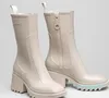 2022 Boot Trail schoenen BEELED LEDER REGEN Borduurde laureaatplatform Winter Martin Square Tienes Chunky Heel Star Designer Betty PVC