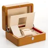 Mira las cajas Classic Brand Watches Box Square Wood Follet Etiquetas y papeles en inglés Cajas de pulsera de hombres internos originales originales