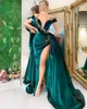 2022 New Green Illusion Velvet Prom Dresses Deep V Neck Evening Dresses Crystals Side Split Cap Sleeves Celebrity Women Formal Party Pageant Gowns