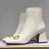 2022-Top Qualität Mode Luxus Heels Frauen Stiefel Quadratische Zehen Echtes Leder Knopf Hochhackige Grobe Ferse 7,5 CM Schuhe Dame Schuh Große Größe US11 35-41 Frau