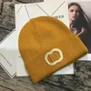 Designers Luxurys Beanie Hat Solid Color Design Bonnet Temperament Versatil Winter Warm Hat Par Modeller Multi-färg med karnevalsstil mycket bra