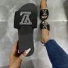2022 Sandals Platform Flats Flats Causal Zapatos Bohemia Dise￱ador de lujo Hebilla Senelas negras para mujeres zapatos