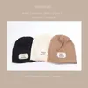 Netr￶d koreansk version av hipster street personlighet klisterm￤rken stapla hatt kvinnlig japansk utl￤ndsk stil tunn sektion stickad baotou kall hatt man