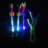 LED Flying Clignotant Jouets Flèche Hélicoptères LED Lumière Slingshot Flèches Hélicoptère Cadeau De Noël Jouet