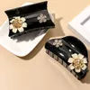 New Korea Fashion Black Flower Rhinestones 플라스틱 헤어 클립 클로우 여자 여자 공장 hotsale 헤어 액세서리