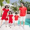 가족 일치하는 의상 옷 여름 어머니 딸 빨간 드레스 봐 아빠 아들 티셔츠 반바지 커플 220915