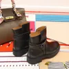 Женская дизайнерская обувь длинные ботинки модная кожаная эластичная штука Martin Boot Buet Gult Thick Heel вышивая лодыжка роскошная ходьба коробка 35-41
