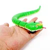 Electricrc Animals 16 "Long Rechargeable RC Snake jouet avec une radio d'oeuf intéressante blague réaliste effrayant jouets 4 couleurs pour les enfants jouer 220914