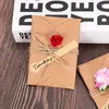 Confezione regalo 5 pezzi Mini busta Biglietto d'auguri per invito di carta Kraft vintage fai-da-te con festa di nozze di fiori secchi fatti a mano di moda