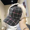 Berretti Pratico cappello da trapper invernale Squisito comodo da indossare Cappelli con paraorecchie con fodera in peluche