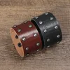 Punk Rivet Wide Leather Bangle Cuff Wrap -knapp Justerbar armband Wristand för män Kvinnliga smycken