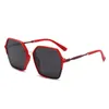 Whilesale högkvalitativa lyxiga solglasögon UV400 designer solglasögon för män och kvinnor fashiion sommarsolskade glasögon utomhus solglas med