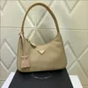 Damskie luksusowe designerskie torby kosmetyczne skrzynki TOTE TOTE NYLON PIELONA Moda skóra słynna sprzęgła torebki torebki hobo crossbody torebka crossbody