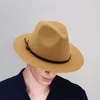 Berets Classic British Fedora Hat Men Femmes Imitation lainen Hiver Feel Chapeaux Fashion Jazz Chapeau Vintage large avec ceinture #af
