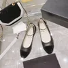 2023 New Classic Women's Flats Colors Mixed Colors أصلي أحذية الباليه من الجلد العلامات التجارية الفاخرة أحذية ملونة جولة إصبع القدم فستان SIZE42