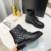 Hiver Martin Boot Designer Woman Plateforme Botkle Bottes réelle Chaîne à lacets en cuir boucle épaisse semelles Bottises luxueuses Chaussures