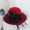 Bérets Chapeau en laine à larges bords pour femme Imitation Big Wing Flower Winter Wedding Warm