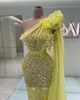 Paillettes Une Épaule Robes De Bal Jaune Perlé Plume Longues Robes De Soirée Arabe Plus La Taille Femmes Robes Vestidos