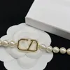 Z55d Collane con pendente Designer di lusso v Lettere Classico oro 18 carati Perle di perle Brillante fascino Collana girocollo Gioielli da sposa per feste