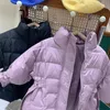 Вниз пальто мода мода мальчик девочка хлопчатобумажная пиджака зимняя детская детская поясная пояс теплая густая одежда 210y 220915