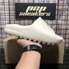 Designer Foam Runner Sandálias Slides Chinelos Graffiti Bone White Resin Desert Sand MX Cream Clay Moon Grey Rubber Summer Beach Trainers 36-46