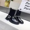 Stivali Martin Stivali da donna Scarpe da lavoro Piattaforma di design Pelle nera con cintura di perle e punte Scarpa casual di lusso da neve invernale