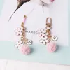 Rose créatif fleur lettre boule de cheveux porte-clés étui de téléphone portable breloques Airpods Simple femme sac pendentif porte-clés en métal