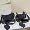 Bolsas de ombro para mulheres de nylon masculas Designer Cadeia de sacolas e pulseira larga com bolsas Bolsas de moda clássicas Multicolor 22cm 25cm com caixa