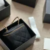 CC Väska Fodral Designer Caviar Läder Mini Makeup Box Väskor Kalvskinn Hög kvalitet Tiny Cosmetic Quilted Läppstift Paket Mode Trender Kärlek