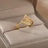 Кластерные кольца винтажный полый цветок для женщин Золотая полоска цвета нержавеющая сталь эстетическая свадебная пара Boho Jewelry Gift