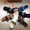 Terlik Tasarımcı Markalı L ve V Kadın Terlik Sürücüler Sandalar Yünlü Polar Slaytlar Terlik Ayakkabı Konyak Kahverengi Yumuşaklık Kabarık Kürk Deri Kilit Düz Mule Monogr