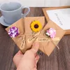 Confezione regalo 5 pezzi Mini busta Biglietto d'auguri per invito di carta Kraft vintage fai-da-te con festa di nozze di fiori secchi fatti a mano di moda