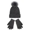 2 teile/satz Gestrickte Hut Handschuhe für Frauen Einfarbig Chenille Warme Weibliche Pelz PomPoms Hüte Bequeme Telefon Touch Screen Handschuhe winter