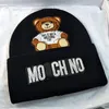 Mosc Hat Men and Women Winter Cute Bear Wool Hat Men Korean Edition Trend Lettera a maglia Pullover caldo