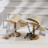 Bérets Marque Femmes Chapeau de soleil d'été tissé à la main Casquette Visière Ruban Large Côté Voyage Vacances Plage Bonnets pour femmes Designer