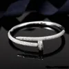 Bijoux de créateurs Cuff Diamond Charm Love Bracelets hommes et femmes en acier inoxydable Nouveaux bracelets à ongles léger luxe Halloween Gift9022864