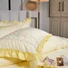 Set di biancheria da letto Fiori di lusso Ricami Princess Ruffles Set Trapunta / Copripiumino in cotone egiziano Federe in lino