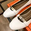 2022 Nya balettlägenheter Casual Shoes Flat nära Toe Basisläder Tweed Tyg Två färg skarvad båge