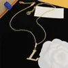Pendientes de diseñador Collares para hombres Diseñadores Jewelry Gold Diamond Corbolo Accesorios para fiestas Mujeres Collar de amantes L Cadenas de encanto con caja
