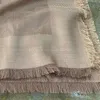 Bufanda de dise￱ador cl￡sica Bufanda de bufanda de invierno Bufandas impresas envolturas de pa￱uelos para mujeres Jacquard Tassel Square Silk Lool Letteros de lujo Bordado