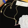 Designers smycken lyxiga män hängen halsband guld diamant halskläder fest tillbehör kvinnor älskare halsband l charm kedjor med ruta 2022