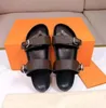 Tasarımcı Terlik Slaytlar Sandalet Seksi Daireler Seksi Gerçek Deri Platform Ayakkabı Bayanlar Plaj zahmetsizce şık slaytlar ayarlanmış altın tokalar ile 2 kayışlar