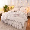 Bettwäsche-Sets Winter weich warm Samt Fleece Stickerei koreanische Prinzessin Stil Set Bettbezug verdicken Quilten Bett Rock Kissenbezüge