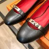 أحذية غير رسمية جديدة نساء منفردة الكعب الكثيفة السميكة البريطانية النمط البريطاني ربيع أحذية جلدية صغيرة و Autum Girls Laiders الحجم 35-40