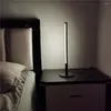 Lampy stołowe Kreatywne kolorowe lampa RGB Nordic Bedside Sypialnia Prosta pomieszczenie LED z zdalną atmosferą