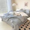 Bettwäsche-Sets Gitter und einfarbige 40er Jahre Baumwolle Set Nordic Plaid Quilt Cover Bett Tröster Matratze Leinen Kissenbezug